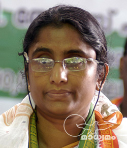 ഷാനിമോളുടെ പരാജയം; കോൺഗ്രസിലെ അനൈക്യം മറനീക്കുന്നു